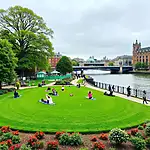 Riverside Gardens park along Thames River