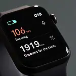 Smartwatch display showing low battery life and inaccurate fitness tracking